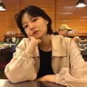 아무도