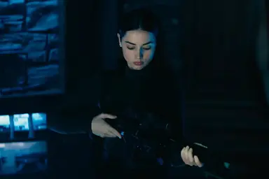 발레리나 진짜 미친거 아니냐 ... 존윅이 은퇴를 바라는 베테랑 얘기라면 이건 이제 베테랑이 되어가는 아마추어의 얘긴데 그걸 어케 안사랑하냐고 글고 이건 “크리스마스 영화” 다 ... 일단 눈 내리고 묘하게 따듯하고(진짜) 뭐가 자꾸 터짐 진짜 많이 터짐 이게 이브라는 캐릭터가 갖고있는 날것임