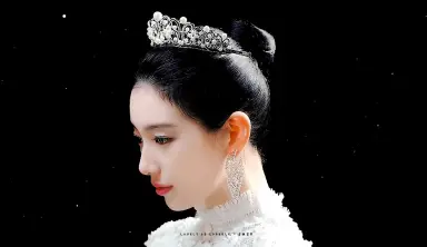 안나 결혼식 자기 자신과 결혼한 거 같다, 여황제 즉위식이다, 이런 해석 많은 이유 완전 이해되구..