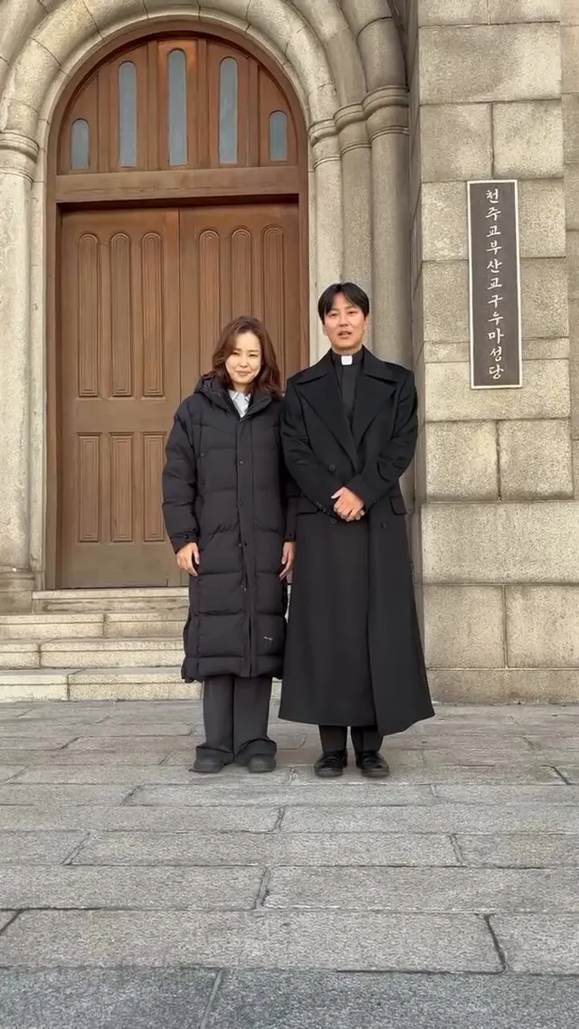 열혈사제2 많은 시청 바란다고
냅다 절하는 이하늬 김남길 ㅋㅋㅋㅋ
드디어 오늘 김해일신부님 박경선검사님 온다