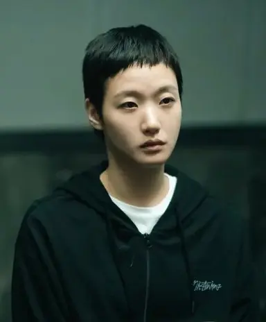 김고은 자백의 대가 대본 읽고 이정도 짧은거 어떠냐고 냅다 삭발 사진 투척해서 감독님 개당황했다는 썰 넘 웃김ㅋㅋㅋㅋㅋㅋ 캐릭터에 너무나 진심인 여자 근데 이제 천재인
