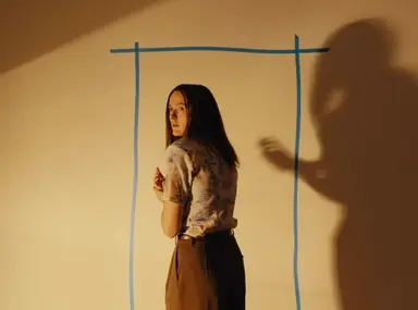 백룸 근데 정말 눈 감고 아무 곳에서 멈춰도 컷이 아름다워서 미술을 누가 했는지가 정말 궁금했다 디테일적으로는 정말 좋은 영화라고 생각함 소품 하나하나 다 살렸고 신경썼음