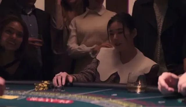 안나 정은채 연기 Goat 장면
세상 해맑던 현주가 도박에 집중못하는거, 미세하게 떨리는 손, 웃고 있지만 근심 가득한 표정까지 디테일을 다 살림
진심 왜이리 연기를 잘해