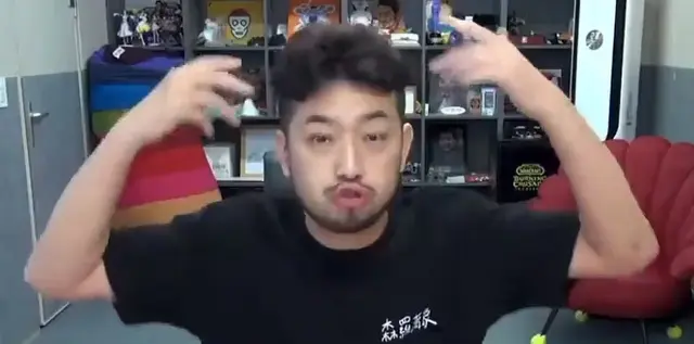 오케이마담2 
재밋을지없을지 볼까말까 고민되는분
일단 1편을 봐
개그가취향이고 나름 괜찮앗으면 꼭 보세요
1편이랑 개그수준 진짜 비슷하고
모든게 복선이라  걍짤남됨