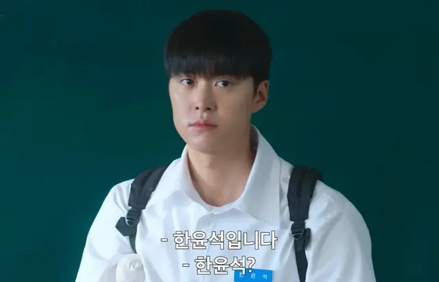 야 담임 교복입고 출근함 ㅁㅊㅋㅋ