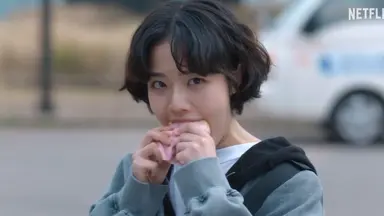 소유한 돈만큼 힘이 쎄지는 강상웅 役 이준호
술 마시면 초능력이 발동되는 변호인 役 김병철
섭취한 칼로리만큼 염력을 쓸 수 있는 방은미 役 김향기
<캐셔로> 죄다 생활밀착형 흙수저 히어로들인 거 측은지심이 생겨.. 심지어 강상웅은 여기저기서 돈 빌리고 청약 통장까지 깼어 어떡해....