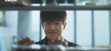 오십프로 1화가 나에게 준 것..
갱년기 유부남 정호명(초절정 섹시 미인 국정원 시절 존재)
눈 까뒤집고 액션하는 봉제순(개간지나고 전투력 젤 높아보이는 간첩시절 존재)
도시락 순정남 강범룡(등에 문신 존재)
안경미인 강검사(감사한 존재)