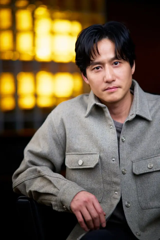 이런식으로 주책떠는 남배우들 볼때마다 진선규,박해준,서현우,박병은 이런 배우들 참 노선 잘잡았고 동시에 중년의 전성기를 위해선 나이에 맞는 직무개발과 기본기의 조합이 필수임을 느낌. 악역잘해서 시청자 킹받게 하고 틈새 잘 공략하면 중년이 2막이 되지만 중년에도 청년시절 못잊으면 꼴값임.