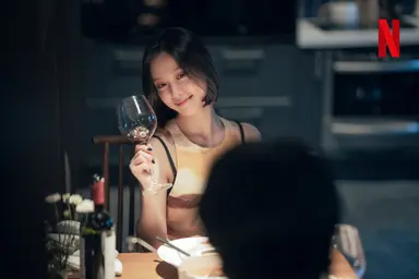 <아무도 없는 숲속에서> 온라인 시사회 1-4화 후기
일단.. 또하나의 고민시 영상화보집이 탄생한 것 같다... 성아가 매컷마다 미친 비주얼을 꽁으로 쏴주는데 거기에 하는 행동마다 제대로 돌아계셔서 유성아만 나오면 긴장감이 확 쪼임 성아는 분명 영하를 노려보고 있는데 걍 내 기가 팍 눌려버렸음