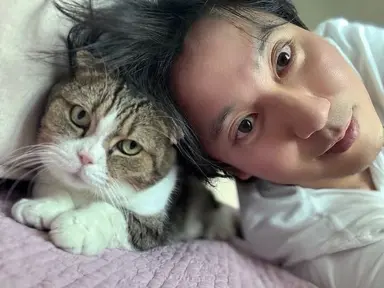 트리거 몰입하기 힘든이유 : 배우들의 본 모습을 알아서

트리거                                                         현실
이도 : 말 많이 없음                               남길 : 말 많음
문백 : 말 많음                                       영광 : 말 없음