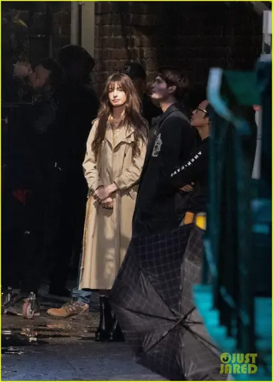 너란 개념 디옵유가 팬픽 기반이라는데
내가봣을땐 걍. 구라같은 앤 해서웨이 비주얼이 더 팬픽같앗음
파파라치 컷에서도 혼자 빛나는 거 봐 구라같음