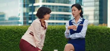 금보가 복희 잘리지도 않고 다른 비서들한테 괴롭힘도 안 당하게 하려고 뒤에서 북치고 장구치는 동안 고복희 아무것도 모르고 홍금보가 20살 애송인줄 알고