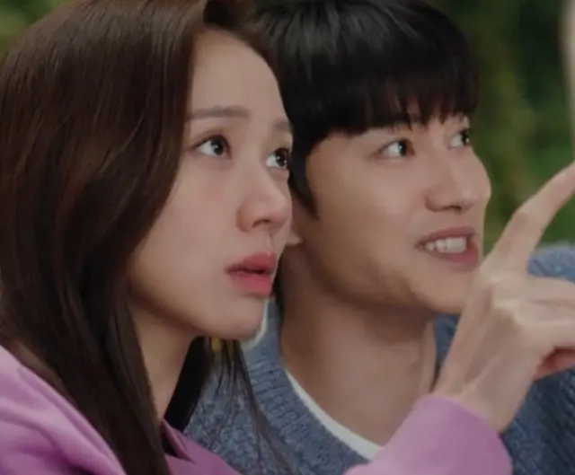 가우스전자... 보셨나요.. ena드인데 재밌음....ㅠㅠㅠ 상식나래가 귀여움... 얼굴합 개오짐.. 나래가 회사 선배인데..초반엔 진짜 서로 기겁할정도로 혐오하는데 후반엔 진짜 개난리브루스 커플이 따로 없음.. 드라마에서 진짜 2차 할필요없이 배불리 다줌... 상식나래..굿