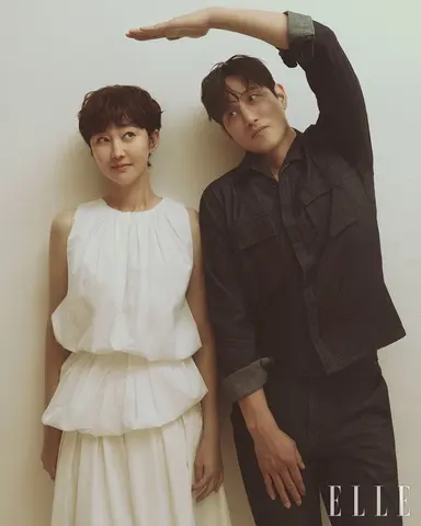 아진짜구라치지마
염정아누나 어른섹시 뽐내시는동안 4살연하 초대형견박해준님 커플화보고뭐고 그저신나신거 진짜 연상연하잔아 아말도안돼
내가원한게이거야........