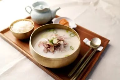 <만약에 우리> 
본 사람이면 오열하는 음식 4대장......
...................................
........................
난 육개장에서 ㄹㅇ 심장 박박 뜯김
이은호 머리 박아 
넌 최악이야
넌.....
