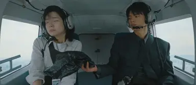 요근래 본 한드로맨스중에 1화부터 감정선 전개가 제일 빠르다 <내일도 출근!> 생각보다 잔잔 타입이라 놀랐음. 
처음 모를 땐 그저 로맨틱 코미디인가? 생각했는데 멜로 섞인 오피스 로맨스물 같아 흥미 생김.

일단 시우지윤 둘다 일잘러라 맘에 든다
접어놓은 지윤이 아이디어 시우가 펼쳐보자