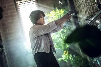 종일 아무도 없는 숲속에서 끝냄
후기보니 호불호있던데 고구마란말도있고
유영철 사건 오피스텔 주인이 돌아가신얘기가생각남
딱 저상황이였던듯
현실고증적이라는거(윤계상 너무불쌍 범죄도시 장첸을 용서해버림)
고민시는 전처부인자식 살해한 고유x도
생각나고 난 존잼이구만