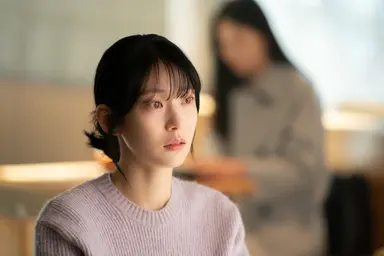 넘버원
소재는 좋았으나 관객을 울리기에만 급급하다. 엄마라는 치트키를 사용해서 슬프긴 한데 기승전결이 없어서 재미도 없다. 명절용으로 개봉을 잡은것 같은데 굳이 가족끼리 이런 영화를 보고 싶지 않다. 밥은 스스로 해먹으라는 핀잔만 먹을 듯. 엔딩 크레디트의 음악과 배우들의 연기는 좋았다.