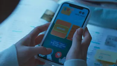 <모범택시3> 1화부터 핸드폰 게임으로 위장한 청소년 도박 -> 미리 드림 이벤트로 돈 충전 유도 -> 사채(30만원인데 10만원 이하는 이자율 제한 없어서 10만원씩 3번 쪼개서 이자율 5000%...)-> 일본 가서 한 달만 일하면 이자+원금 없애주겠다고 함 -> 인신매매?성매매? 까지 줄줄이 엮는 거 미쳤음..