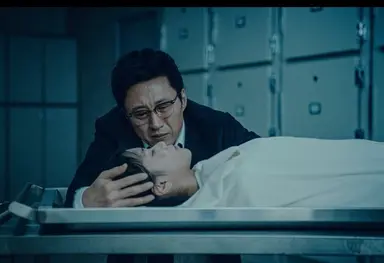 [영화의 재미는 설정이 반이다] #2

한국영화 : 사흘

나 의사 박신양 
내 딸이 이민기한테 구마하다 죽었는데 
장례 치르는 사흘동안 살아남(?)