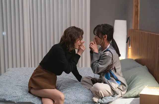 <비밀일 수밖에>
중학교 미술교사 장영남과 그의 애인인 요가강사 옥지영이 뽀뽀를 말아주는데 안 보는 여성애자가 있다고? 여간 싸이코패스가 아님. 수아싸이코패스임
