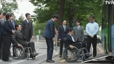 <프로보노> 4화까지 봤지만 사회적 문제 이슈에 대해 다루는 거 진짜 미친 것 같음p...

1-2화 유기견 절도 사건
반려견은 물건이다 아니다 동물권이랑
짖음 방지 목걸이에 대해 다루고

3-4화 선천성 하지마비 강훈이 사건
장애인이동권이랑 장애인 특수학교까지 다룸..