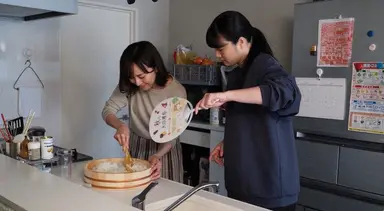 나도 <만들고 싶은 여자와 먹고 싶은 여자>처럼 살고 싶다. 잔잔한 일상 속에서 함께 요리하고 나눠먹고 다음엔 뭐 먹을지 의논하고 장보러 가고. 플리즈,,,