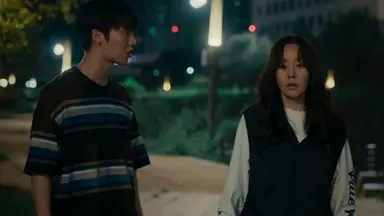 최현욱이 맨끝줄소년에서 문정희 김윤진 진경이랑 어떤 텐션을 만들고 엮이는데 너무 야르하게해줌....