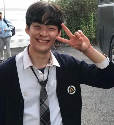 최종병기 앨리스 보실분
솔직히 오글거리고 짜치는 대사 파티지만
박세완 송건희 얼굴합 좋고 피칠갑 말아주고 이름도 서여름 한겨울 <인소감성미침