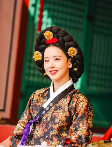 강한나이채민 같작 많은거 넘 좋다
폭군의셰프에서는 이헌목주 연인관계였는데 캐셔로에서 서로 죽이고 못사는 미친혐관 빌런남매 조나단조안나로 다시 만난거 진짜 좋은 느낌을 줌..
ㄴ 근데 이제 캐셔로 촬영이 먼저인.