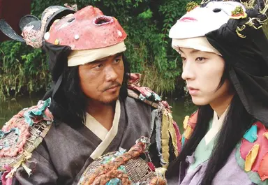 ⧼ 왕의 남자 ⧽ 봤다 솔직히 기대한 것 만큼을 충족받진 못함 나쁜 뜻이 아니라 더 좋은 영화가 될 수 있었을 것 같은 아쉬움이 든다 그치만 2시간이 훌쩍 지나간다 불필요한 장면이 없음 트랙리스트가 좋아서 따로 뽑아 들을 거 같다 뭔가 연산군과 장생이 더 마음에 박혔다 공길이보다