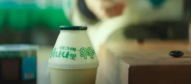 영화 <승부>에서 바나나"맛"우유가 중요한 소품으로 등장g하는데, 그러면 저는 저 바나나맛 우유의 고증이 잘 된 건가 확인해본다는 말이죠. 그런데 꽤 신경 써서 만드신 것 같습니다. 극중 저 시기가 1988-89년 사이니까 말이죠.(하지만 실제로 이창호가 제자로 들어간 해와는 안맞는다는.ㅎㅎ)