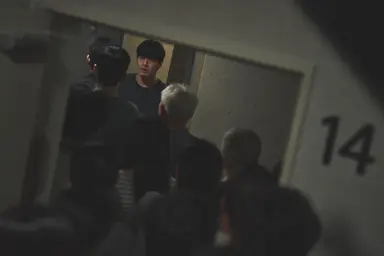 초중반부 답답해도 84제곱미터 재밌었는데 후반부 살짝 아쉬워요. 메세지를 담으려는 극적인 노력에 그랬겠지만.... 그래도 엔딩은 만족스러웠답니다 

또한 긴장감 돋우는 연출이 너무 좋았어요. 
그리고 꼭 말해야하는 건 배우 연기 레전드라고 생각합니다