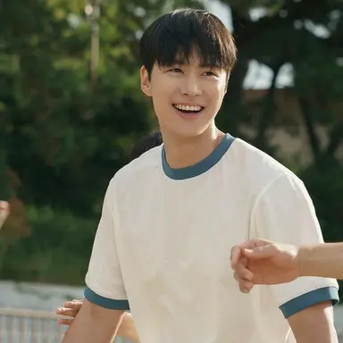 넷플 공개예정영화 <고백의역사>
1998년 고3 박세리(신은수)가 학교인기짱인 김현(차우민)한테 고백하기 전 평생의 콤플렉스인 악성 곱슬머리를 펴기 위한 작전을 계획하던 중 전학생 한윤석(공명)과 얽히며 벌어지는 청춘 로맨스
아 이거 재밋겟다♡ ♡