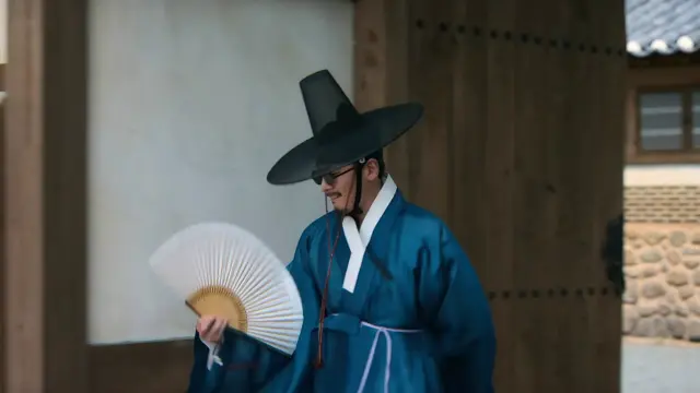지창욱 x 스캔들(The Scandal) 2화
둘 다 코믹씬 ㅈㄴ 잘 받아먹는 배우들이라 짧은 장면으로도 지창욱 한선화 대사합 쫄깃하고 편샛에서 연인이던 분들이 여기서 이러고 만나니 반갑네요