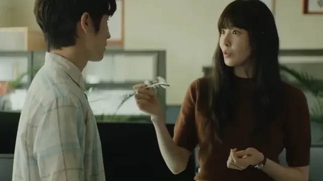 규진샘이 안경갖다둔거아냐?..
혼자S라인안보이는것도 뭔가방법을알아서
지금가장베일에싸인인물1위..
