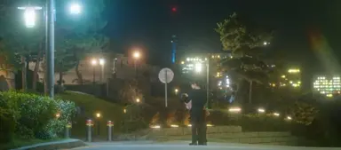 요근래 본 한드로맨스중에 1화부터 감정선 전개가 제일 빠르다 <내일도 출근!> 생각보다 잔잔 타입이라 놀랐음. 
처음 모를 땐 그저 로맨틱 코미디인가? 생각했는데 멜로 섞인 오피스 로맨스물 같아 흥미 생김.

일단 시우지윤 둘다 일잘러라 맘에 든다
접어놓은 지윤이 아이디어 시우가 펼쳐보자