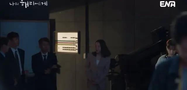 나의해리에게 주연은호 대면씬 ㅈㄴ기대주웅..
혜리 손에 난 상처가 은호 손에도 있는 거 보고
악수한 채로 손 꽉 잡고 안 놔주는 거 ㅆ.ㅂ.....
주연혜리 안되면 주연은호 줘