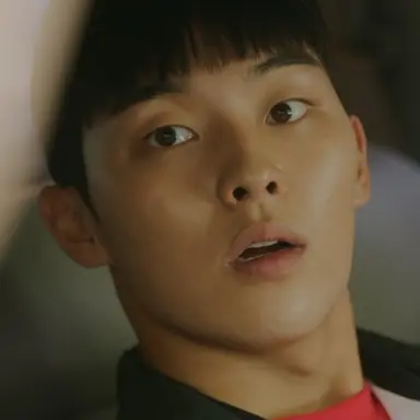 약한영웅 보다보면 나도 모르게 수호한테 쫌 의지하게되거든 근데그런수호도 열일곱살애새끼잖아 그걸느낀순간부터진짜로정신이너무아파짐