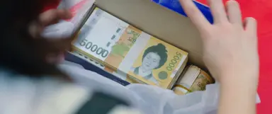 컨피던스맨 KR 1화 후기: 박민영이 똑똑한 머리로 성실하고 부지런하게 나쁜 놈들 돈을 싹싹 벗겨다가 피해자들을 도와줌
