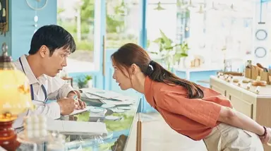 영화 <악마가 이사왔다>후기
낮에는 평범한 제빵사 밤에는 악마로 변하는 선지와 선지 아버지 부탁으로 밤마다 악마와 놀아주는 길구의 이야기 반전이 있겠다고 생각했지만 생각 못한 반전이었음을..넘 슬퍼서 막 울었음