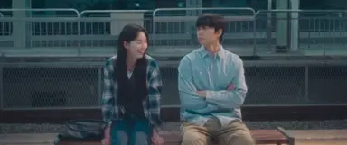 음........경도를 기다리며 경도지우 꽤나 맛잇긴함
20살, 그리고 28살에 찐하게 연애하던 둘이 여자쪽 집안이슈로 남자가 가장 힘들었을때 헤어졌고 이후 마흔이 되기전 다시 만나게 되는데 그게 연예부 기자와 스캔들 주인공 아내로 재회... 그리고 둘은 또다시 연애함
흠냔냐 옴뇸뇸