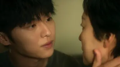 최현욱이 맨끝줄소년에서 문정희 김윤진 진경이랑 어떤 텐션을 만들고 엮이는데 너무 야르하게해줌....