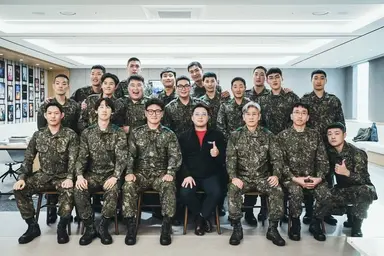 김은부 조승연 배우도 신병 1,2시즌에 이어서 3시즌에도 나오시네 조연으로 고거전 배우들 중에 제일 일많이 하는 분인듯 ㅎㅎ 동준이도 나오고 사위와 장인이 같이 나오넹 ㅋㅋ