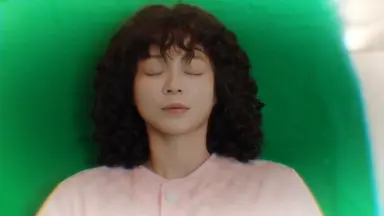 세상에 미친 임성한 드라마 2화 후기 : 뇌빼는 개막장드라마가 진짜 뇌빼서 엄마 뇌를 딸 뇌에 이식해 새로 태어나는 드라마가 나옴...
근데 이제 여주인 모모 엄마가 남주한테 호감이 있었어서... 깨어나자마자 히죽하고 웃음 전체적으로 미친거같음 그리고 나도 ;