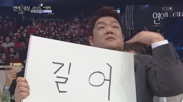 픽사는 들으시오
솔직히 님들도 이제 소재 딸리죠?
5까지만 하고 인제 토이스토리는 그만하시오
더 할 이야기 없는거 너무 오래 끌었소
6편 또 만들면 그대들은 죽소
