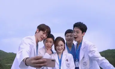내가 좋아하는 슬기로운 의사생활 단체사진,,
우리(0명) 같이 슬의생 추억놀이 하면 안될까요
