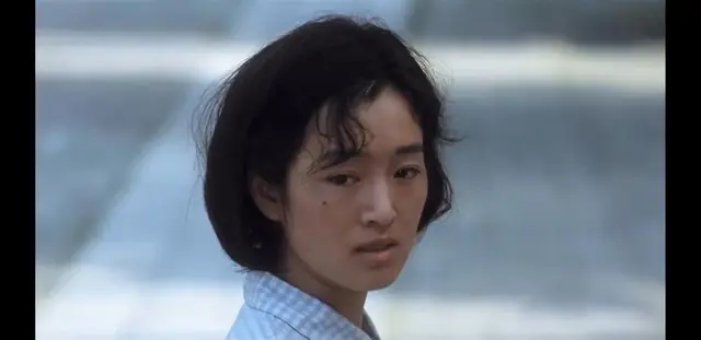 패왕별희 봤다 경극 내용대로 인생이 무상함을 보여주는 것 같았다 누가 악하고 선하고가 아니라...(비판적으로 나오는 공산당도) 살다보면 사람은 이상한 짓을 하기 마련인데 그게 눈덩이처럼 불어나 자신을 덮치는 삶의 잔인함이 보였다 그래서 문화대혁명 장면 때 데이가 그런 말을 한 것 같음