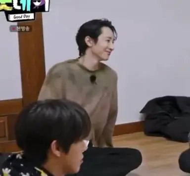 권지용이 말 할때나 뭐 하고있으면
사랑스럽게 보고있음, 사랑이니?