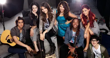 [TV] 빅토리어스 Victorious (2010-2013)
언니 대신 노래를 불렀다가 얼결에 예술학교에 다니게 된 토리와 학교 친구들의 이야기를 다룬 니켈로디언 드라마. 유치하지만 재밌다. 시즌4 종영.